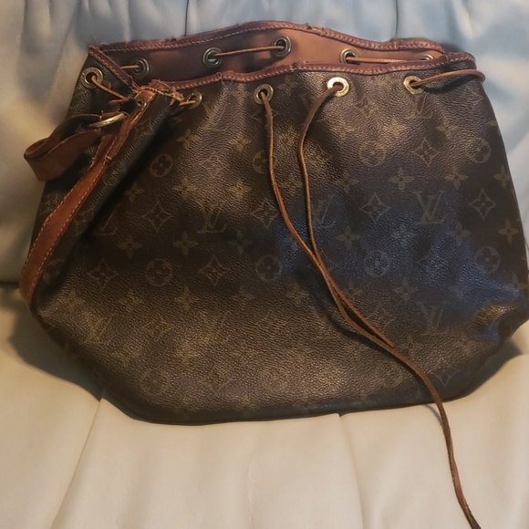 Louis Vuitton - Picture 1 of 7